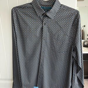 Men’s Large Perry Ellis Stretch Button Down Shirt